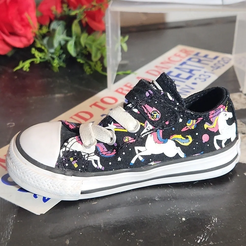 CONVERSE Chuck Taylor Unicorn Sneaker 5M Toddler